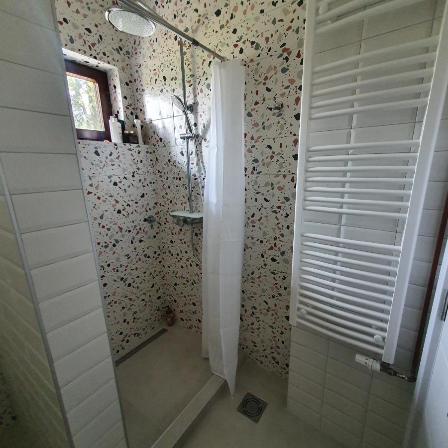 Che Private Rooms Banovci Novi Banovci Екстериор снимка