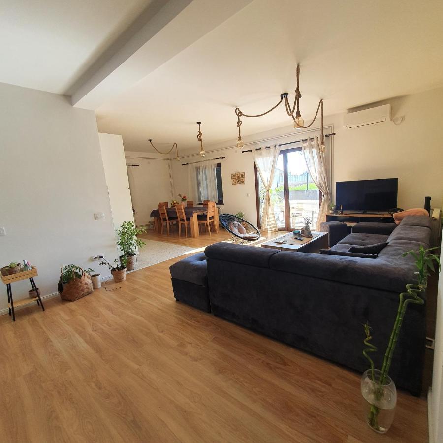 Che Private Rooms Banovci Novi Banovci Екстериор снимка