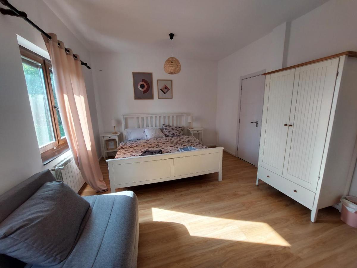 Che Private Rooms Banovci Novi Banovci Екстериор снимка
