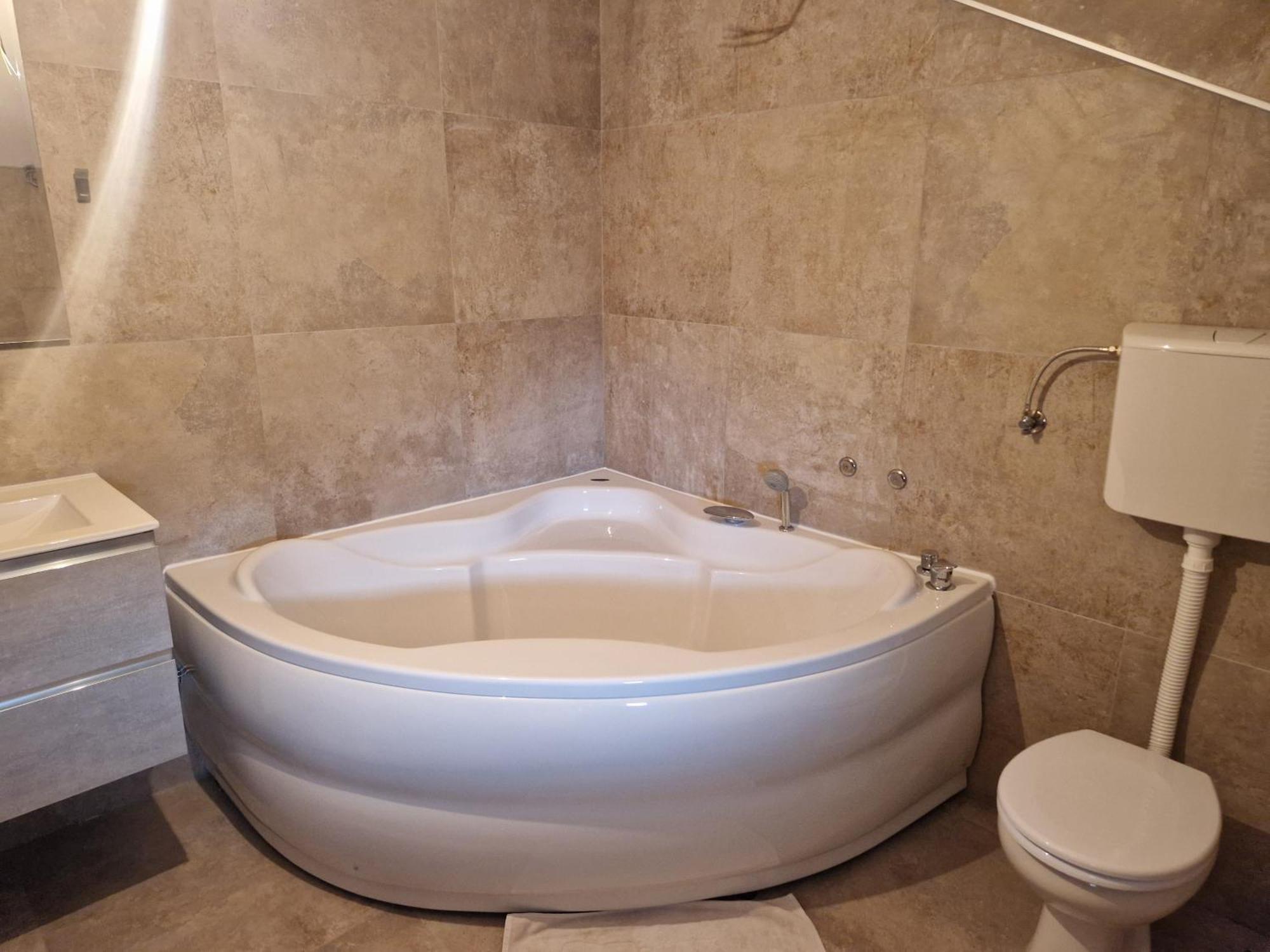 Che Private Rooms Banovci Novi Banovci Екстериор снимка