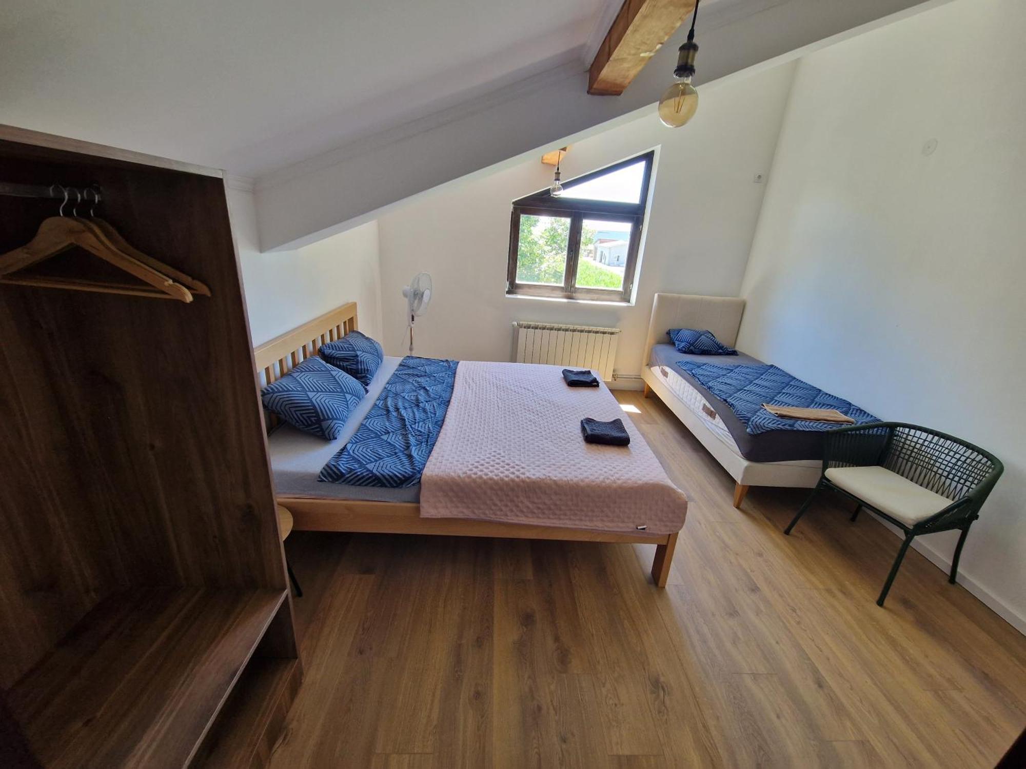 Che Private Rooms Banovci Novi Banovci Екстериор снимка