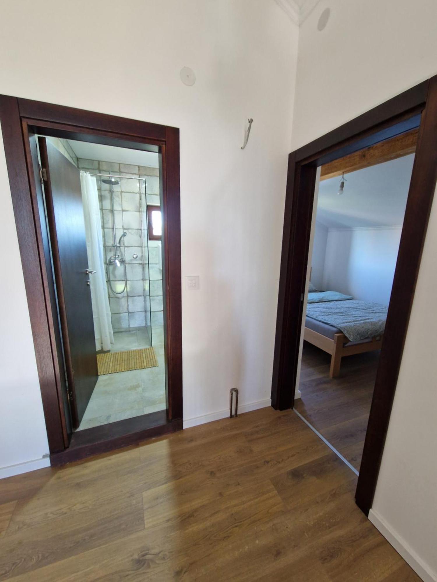 Che Private Rooms Banovci Novi Banovci Екстериор снимка