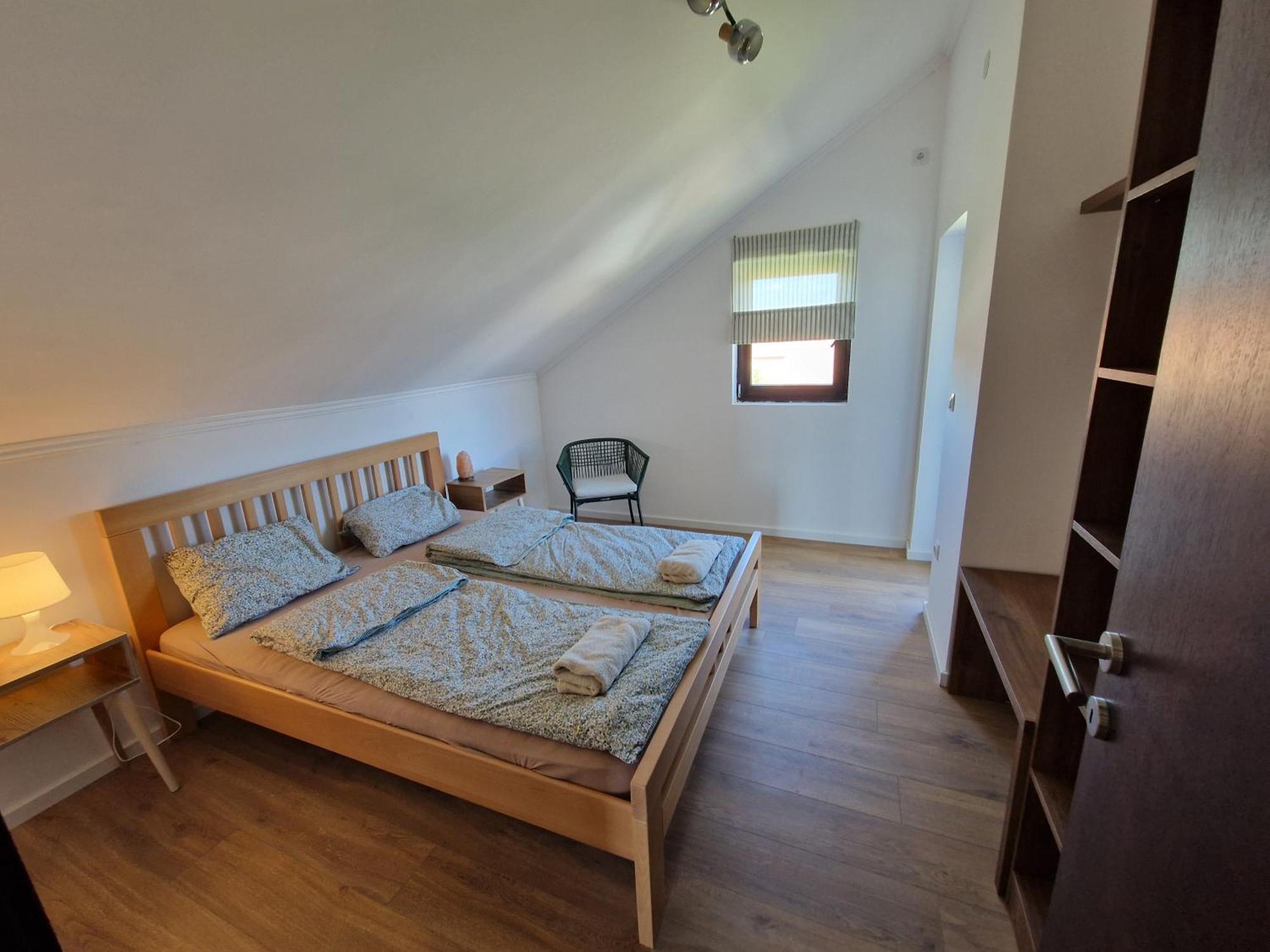 Che Private Rooms Banovci Novi Banovci Екстериор снимка