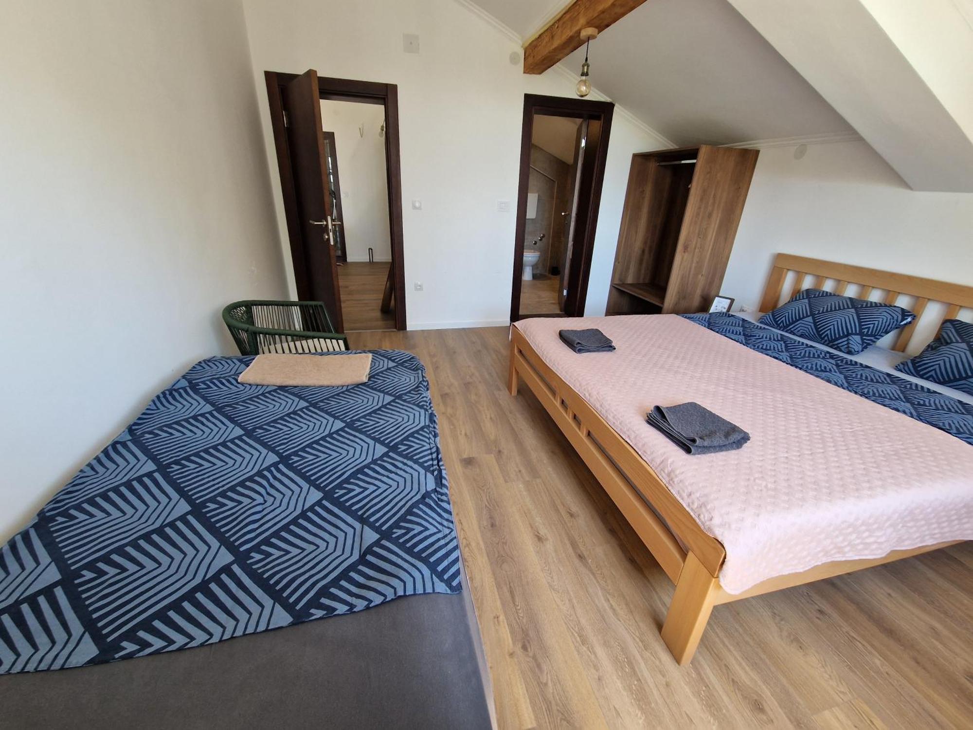 Che Private Rooms Banovci Novi Banovci Екстериор снимка